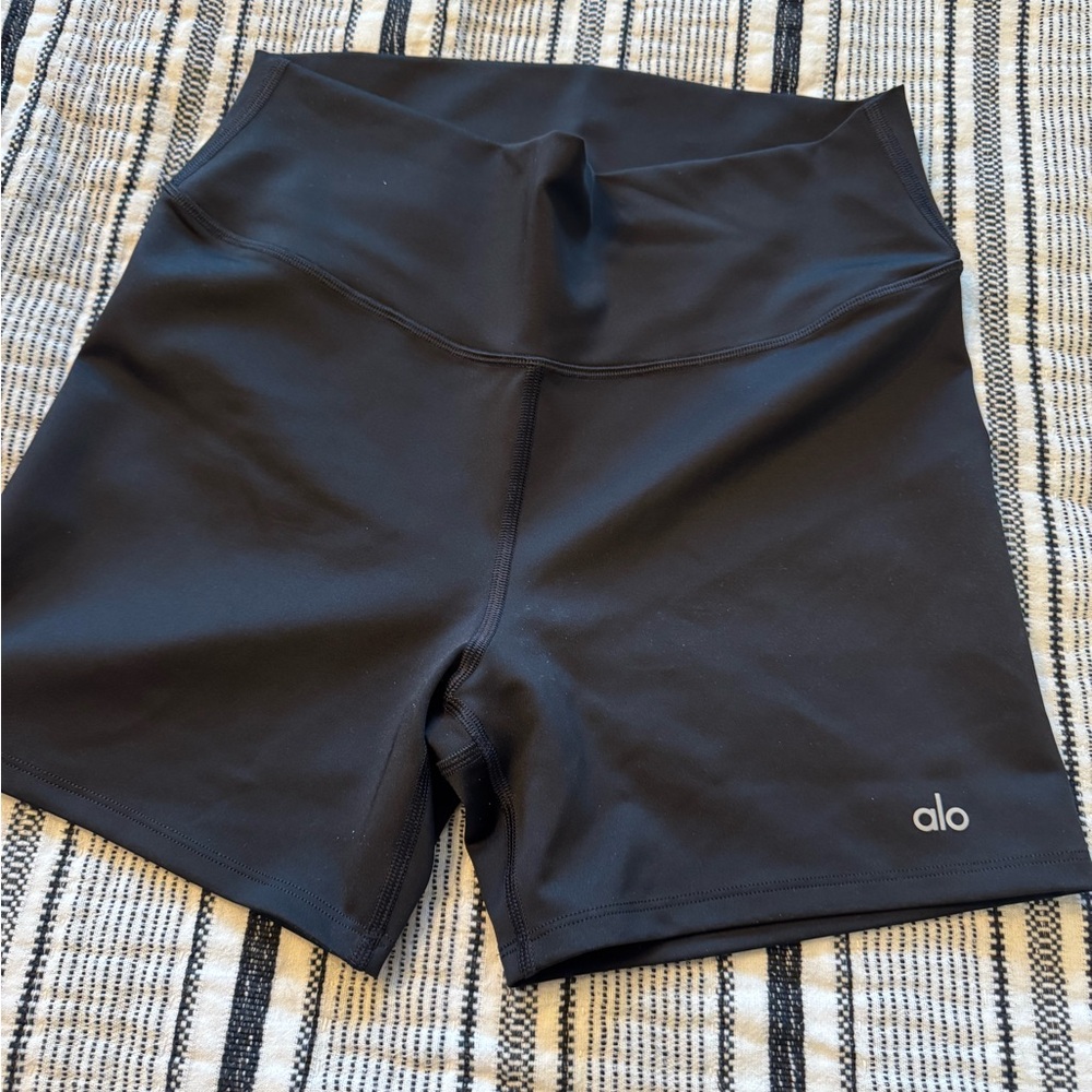 Alo Yoga biker shorts
